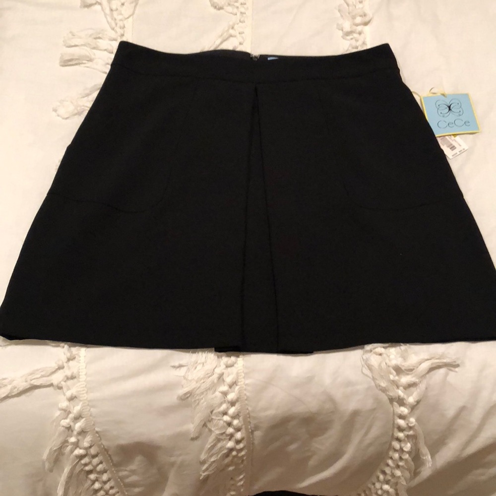 Black skirt with front pleat and POCKETS